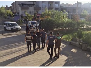 Kahta’da uyuşturucu satan 4 kişi tutuklandı