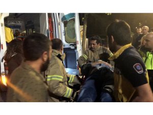 Sürücüsünün direksiyon hakimiyetini kaybettiği araç ağaca çarparak durabildi