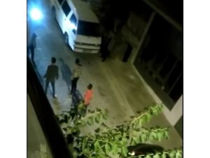 Gençler sokak ortasında kavga etti