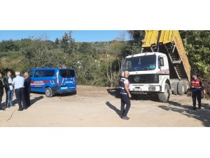 Kaçak hafriyat döken 2 kamyon sürücüsüne 72 bin lira ceza