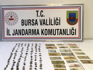 Tarihi eser satıcısına suçüstü: 133 sikke ile 22 adet kağıt para ele geçirildi