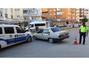 Olay yerine giden polis aracına otomobil çarptı