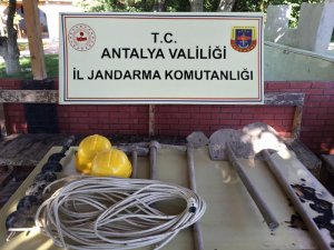 Eve giren jandarma 33 metrelik tünelle karşılaştı