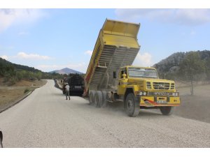 Derebucak'ta yol asfaltlama çalışmaları