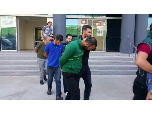 Arabanın cam suyu haznesine saklanan uyuşturucu Galya’ya takıldı