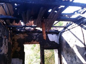 Yangında her şeyini kaybetti