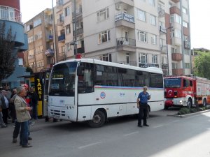 Otobüsün altında kalan yaşlı adam metrelerce sürüklendi