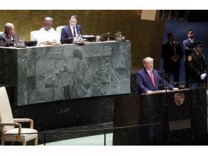 ABD Başkanı Donald Trump, "ABD, Çin ile ilişkilerinde dengeyi sağlamaya kararlı. umarım her iki tarafın çıkarına olan bir anlaşmaya ulaşırız" dedi.