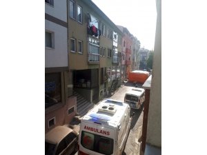 Çatıya çıkan cezaevi firarisi uzun uğraşlarla intihardan vazgeçirildi