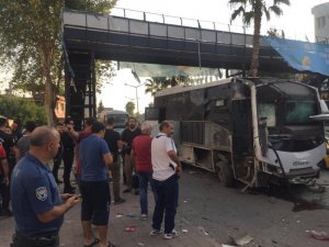 Adana’da çevik kuvvet servisine bombalı saldırı