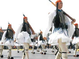 Türk komutan endişesi Atina'ya üs kapattırıyor