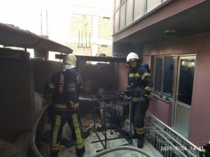 Balkondan atılan sigara izmariti yangına sebep oldu