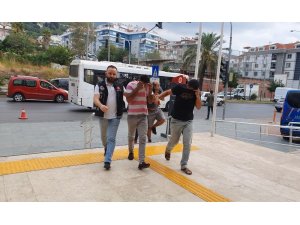 Alanya merkezli uyuşturucu operasyonda gözaltına alınan 19 şüpheliden 3’ü adliyede