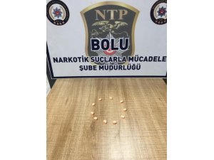 Uyuşturucu haplarla yakalanan genç adliyeye sevk edildi