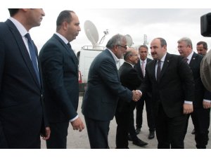 Bakan Varank: "Türkiye’nin yarınlarını hiç kimseye ipotek ettirmeyiz”