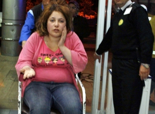 Kız kardeşini döverek hastanelik etti