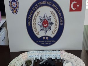 İzmir’den getirdikleri uyuşturucuyla Bursa’ya giremediler