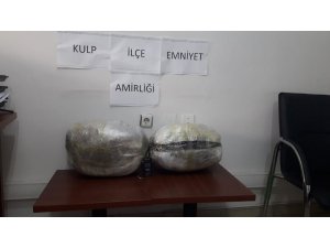 Şüphelinin valizinden 10 kilo Hint keneviri çıktı