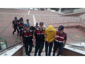 Akü hırsızları yakayı ele verdi