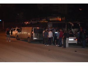 Kamyonet çarptı, başka aracın altında kaldı, hastanede öldü