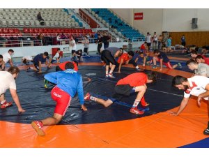 Altındağ Belediyespor Kulübü İşitme Engelliler Güreş Takımı güç depoluyor