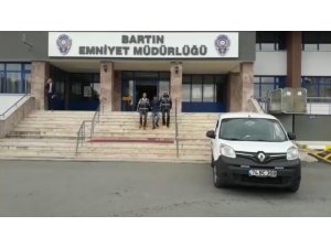 FETÖ ile korkuttukları yaşlı adamı dolandırdılar