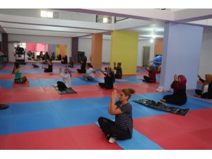 Erdemli Belediyesi Kadın Spor Merkezi eğitime başladı