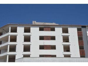 İntihar için çatıya çıktığı sanılan kişi jandarmadan kaçıyormuş