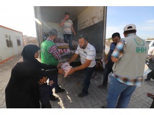 İHH ve Hayat Yolu Derneği’nden Suriye'de et dağıtımı