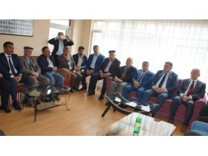 Demirbaş'tan Muhtarlar Derneğine "hayırlı olsun" ziyareti