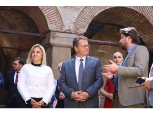 DÜZELTME - "Üsküp'teki Kurşunlu Han, Yunus Emre Enstitüsüne devredildi" başlıklı haberimiz kaynağından düzeltilmiştir.Haberimizi düzelterek yeniden yayımlıyoruz.Saygılarımızla.AAÜsküp'teki Kurşunlu Han, Y