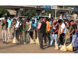 Etiyopyalı Müslümanlar Hristiyan bayramı için temizlik yaptı