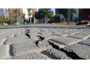 Silivri’de deprem öncesi olan çatlaklar deprem sonrası daha da büyüdü