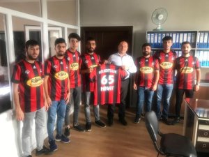 Roka’dan Vanspor taraftarına forma