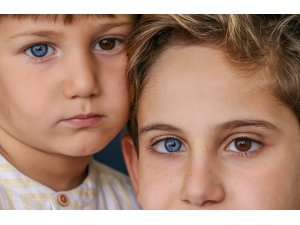 Dünyayı mavi kahverengi gözlerle görüyorlar