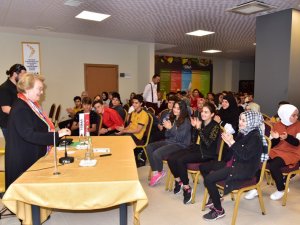 Esin Çelebi Bayru öğrencilere Hz. Mevlana’yı anlattı