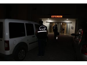 Kendini bıçaklayarak intihar etmek istedi