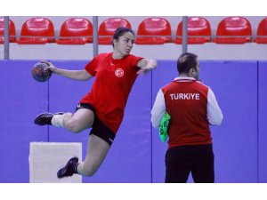 A Milli Kadın Hentbol Takımı'nda Hırvatistan maçı hazırlıkları