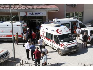 GÜNCELLEME 2 - Hakkari'de öğrenci servisi şarampole devrildi: 3 ölü, 3 yaralı
