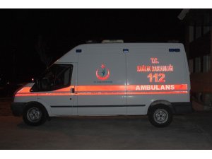 Köpeğe çarpan motosikletteki 2 kişi su kanalına düştü