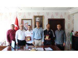 Kaymakam, Türkiye üçüncüsü sporcuyu ödüllendirildi