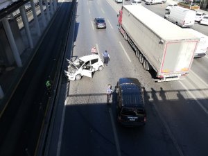 Avcılar E-5’te trafiği kilitleyen kaza