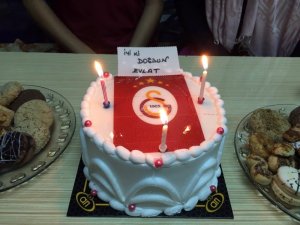 Arda Turan ve Chedjou minik taraftara sürpriz yaptı