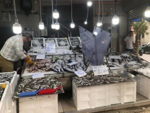 Balık tezgahları şenlendi