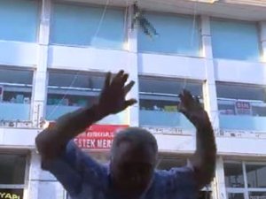 6’ncı kattan atlayan genç kız yaşam mücadelesini kaybetti