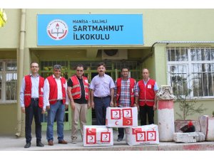 Salihli Kızılay öğrencileri sevindirdi