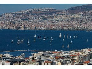 İzmir Körfezi, yeklenlilerle renklendi