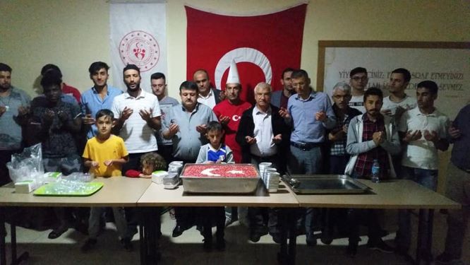 Beyşehir’de üniversite öğrencilerine aşure ikramı