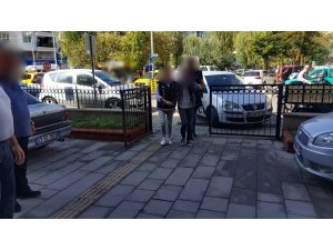 Uyuşturucu satıcısı kadın yakalandı