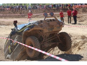 Off-Road yarışları nefes kesti